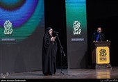 شعرخوانی عارفه دهقانی در (صدای مردم) از زبان شعرا و مداحان