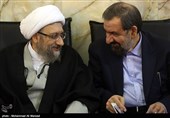 گفتگوی محسن رضایی و آیت الله آملی لاریجانی در مراسم اولین سالگرد ارتحال آیت‌الله هاشمی شاهرودی - قم