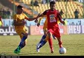 دیدار تیمهای فوتبال پرسپولیس و شهرداری ماهشهر - آبادان