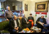دیدار حجت الاسلام حبیب رضا ارزانی دبیر ستاد عالی هماهنگی و نظارت برکانون های فرهنگی هنری مساجد کشور در آستانه میلاد حضرت عیسی مسیح(ع) با خانواده  شهید آشوری