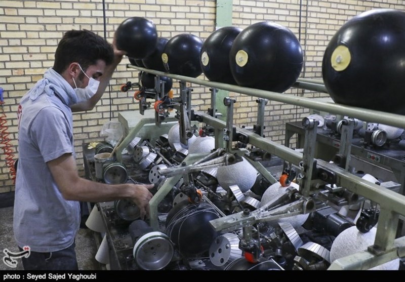 بازدید فرمانده سپاه استان اردبیل از بزرگترین کارخانه توپ ورزشی کشور