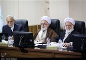 حجت‌الاسلام غلامرضا مصباحی‌مقدم، آیت‌الله قربانعلی دری‌نجف‌آبادی و پرویز داوودی در جلسه مجمع تشخیص مصلحت نظام