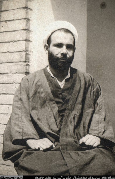 محمود احمدینژاد , سردار قاسم سلیمانی , امام خمینی(ره) , سازمان مجاهدین (منافقین) , رادیو , تلویزیون , مرکز اسناد انقلاب , حاج آقا مجتبی تهرانی ,