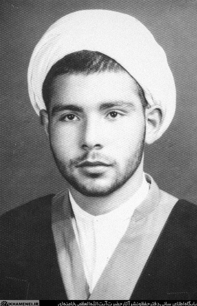محمود احمدینژاد , سردار قاسم سلیمانی , امام خمینی(ره) , سازمان مجاهدین (منافقین) , رادیو , تلویزیون , مرکز اسناد انقلاب , حاج آقا مجتبی تهرانی ,