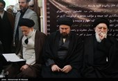 حجت‌الاسلام سیدحسن خمینی و حجت‌الاسلام سیدمصطفی خامنه‌ای در مراسم تشییع پیکر مرحوم آیت‌الله رسولی محلاتی - قم