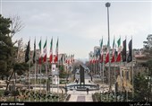 میدان نبوت یکی از بزرگترین میادین شرقی تهران است علت نامگذاری سابق این میدان وجود هفت حوض در آن می­ باشد که پس از اصلاحات هندسی صورت گرفته بر روی آن این تعداد حوض­‌ها حتی افزایش نیز پیدا کرد