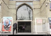 این محله دارای مسجدهای بسیار است که یکی از آنها،مسجدالنبی می‌باشد که در ضلع شمال شرقی میدان نبوت واقع شده 