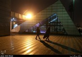 ایستگاه متروی علم و صنعت تقاطع خیابان رسالت و خیابان دردشت یکی دیگر از راه های دسترسی به این محله است