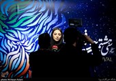 مصاحبه با آناهیتا درگاهی بازیگر فیلم «سینما شهر قصه»  در دومین روز سی‌وهشتمین جشنواره فیلم فجر در پردیس سینمایی چارسو 
