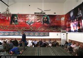 نمازگزاران  مسجد در شهر نبل سوریه