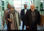 محمد جواد ظریف و همسرش در حسینه جماران