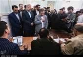 محمدباقر قالیباف  کاندیدای یازدهمین دوره انتخابات مجلس شورای اسلامی در مسجد خاتم‌الانبیاء شهرک واوان اسلامشهر در محل اخذ رای