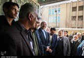 محمدباقر قالیباف  کاندیدای یازدهمین دوره انتخابات مجلس شورای اسلامی در مسجد خاتم‌الانبیاء شهرک واوان اسلامشهر در محل اخذ رای