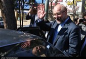 محمدباقر قالیباف  کاندیدای یازدهمین دوره انتخابات مجلس شورای اسلامی در مسجد خاتم‌الانبیاء شهرک واوان اسلامشهر در محل اخذ رای