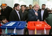 محمدباقر قالیباف  کاندیدای یازدهمین دوره انتخابات مجلس شورای اسلامی در مسجد خاتم‌الانبیاء شهرک واوان اسلامشهر  پای صندوق رای 