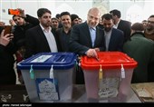 محمدباقر قالیباف  کاندیدای یازدهمین دوره انتخابات مجلس شورای اسلامی در مسجد خاتم‌الانبیاء شهرک واوان اسلامشهر  پای صندوق رای 