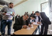 حضور مردم در شعبه اخذ رای یازدهمین دوره انتخابات مجلس شورای اسلامی در  مسجد خاتم‌الانبیاء شهرک واوان اسلامشهر