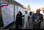 حضور مردم در شعبه اخذ رای یازدهمین دوره انتخابات مجلس شورای اسلامی در  مسجد خاتم‌الانبیاء شهرک واوان اسلامشهر