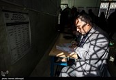 حضور مردم در شعبه اخذ رای یازدهمین دوره انتخابات مجلس شورای اسلامی در  مسجد خاتم‌الانبیاء شهرک واوان اسلامشهر