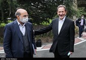 اسحاق جهانگیری معاون اول رئیس جمهور و عبدالعلی علی‌عسگری رئیس سازمان صدا و سیما در حاشیه آخرین جلسه هیئت دولت در سال ۹۸