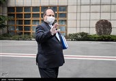 محمد شریعتمداری وزیر صنعت، معدن و تجارت در حاشیه آخرین جلسه هیئت دولت در سال ۹۸
