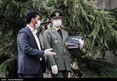 امیر سرتیپ حاتمی وزیر دفاع و محمدجواد آذری جهرمی وزیر ارتباطات در حاشیه آخرین جلسه هیئت دولت در سال ۹۸