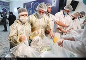 طبخ و توزیع 2000 وعده غذای گرم میان نیازمندان توسط جمعی از ورزشکاران - واوان اسلامشهر