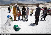 جشنواره آدم برفی‌های خوشحال با حضور خانواده ها و شهروندان تهرانی در ایستگاه 7 توچال