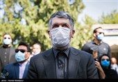سیدعباس صالحی وزیر فرهنگ و ارشاد اسلامی در مراسم تشییع پیکر زنده‌یاد محمدعلی کشاورز - قطعه هنرمندان بهشت زهرا(س)
