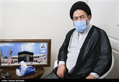عیادت حجت الاسلام سید عبدالفتاح نواب نماینده ولی فقیه در امور حج و زیارت و سرپرست حجاج ایرانی از همسر شهید واقعه منا حاج ولی سلطانی