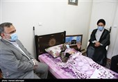 عیادت علیرضا رشیدیان رئیس سازمان حج و زیارت و حجت الاسلام سید عبدالفتاح نواب نماینده ولی فقیه در امور حج و زیارت و سرپرست حجاج ایرانی از همسر شهید واقعه منا حاج ولی سلطانی