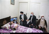 عیادت سعید اوحدی رئیس بنیاد شهید و امور ایثارگران وحجت الاسلام سید عبدالفتاح نواب نماینده ولی فقیه در امور حج و زیارت و سرپرست حجاج ایرانی از همسر شهید واقعه منا حاج ولی سلطانی