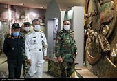 دریادار سیاری معاون هماهنگ کننده ارتش و امیر سرتیپ کیومرث حیدری فرمانده نیروی زمینی ارتش در مراسم افتتاح سراسرنمای مقاومت سردار سپهبد شهید حاج قاسم سلیمانی
