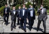 اسحاق جهانگیری معاون اول رئیس جمهور و محمود واعظی رئیس دفتر رئیس جمهور در حاشیه جلسه هیئت دولت