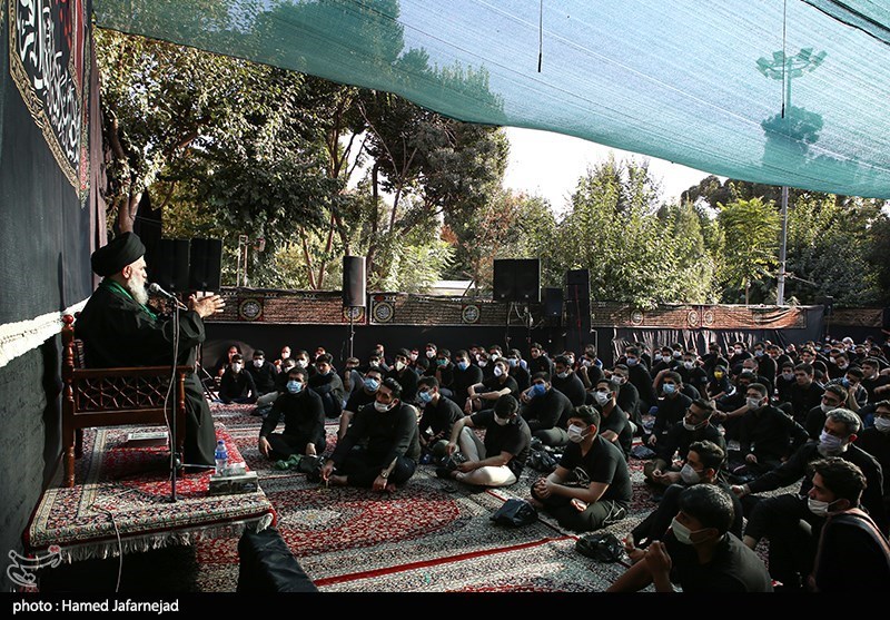 سخنرانی حجت الاسلام سیدحسین مومنی در  عزاداری شب اول محرم هیئت مکتب الحسین(ع) در آستان مقدس امامزاده معصوم(ع)
