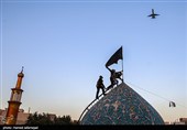 تعویض پرچم گنبد آستان مقدس امامزاده معصوم(ع) به مناسبت ماه محرم و عزای حضرت عبدالله الحسین(ع)