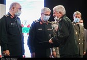 تقدیر از حاج صادق آهنگران در آیین تجلیل و تکریم سراسری یک میلیون پیشکسوت دفاع مقدس و مقاومت