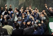 اعلام حمایت نمایندگان مجلس از سخنرانی فرمانده کل سپاه با سر دادن شعار مرگ بر آمریکا و مرگ بر اسرائیل