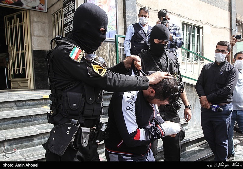 عربده‌کش مشیریه در شهر گردانده شد