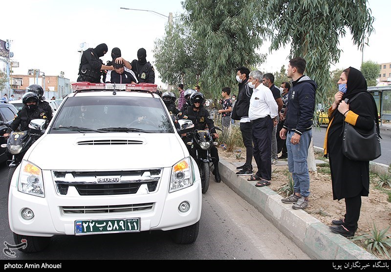 عربده‌کش مشیریه در شهر گردانده شد