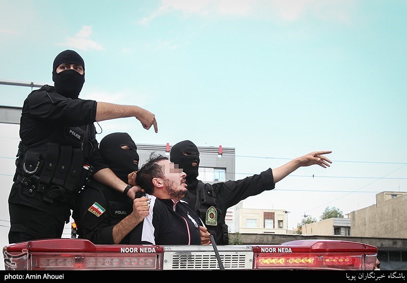 عربده‌کش مشیریه در شهر گردانده شد