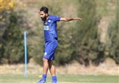 احضار هافبک استقلال به کمیته انضباطی