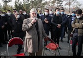 علی انسانی در مراسم تشییع و خاکسپاری پیکر امیر سرتیپ محمود ارضی برادر حاج منصور ارضی - بهشت زهرا(س)