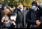 حسین الله‌کرم و سیدمهدی هاشمی در مراسم تشییع و خاکسپاری پیکر امیر سرتیپ محمود ارضی برادر حاج منصور ارضی - بهشت زهرا(س)