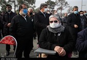 محمود ژولیده در مراسم تشییع و خاکسپاری پیکر امیر سرتیپ محمود ارضی برادر حاج منصور ارضی - بهشت زهرا(س)