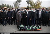 اقامه نماز بر پیکر امیر سرتیپ محمود ارضی برادر حاج منصور ارضی - بهشت زهرا(س)