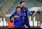 شادی مهدی قائدی پس از به ثمر رساندن گل دوم تیم استقلال