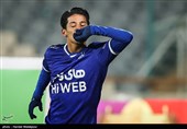 شادی مهدی قائدی پس از به ثمر رساندن گل دوم تیم استقلال