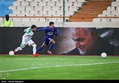 دیدار تیم‌های فوتبال استقلال و آلومینیوم اراک