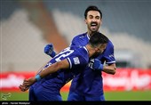 شادی ارسلان مطهری پس از به ثمر رساندن گل برتری تیم استقلال